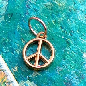 5/$10❤️❤️❤️NEW Rose Gold Toned Alloy Peace Sign Charm